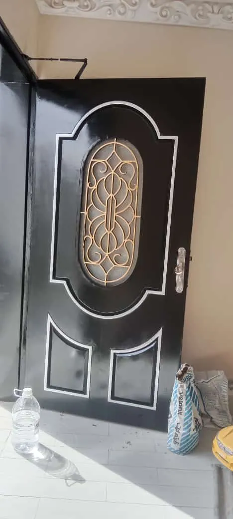 تجديد باب خشب كلاسيك بالرياض